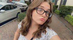 Savanna Higgins's Instagram, Twitter & Facebook