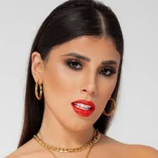 La conocida comediante mexicana liliana arriaga nos presenta a su familia, mientras la chupitos hace de las suyas. Biografia De Mabel Cadena Edad Estatura Pack Novio Peliculas Series Laletrade Biografias Musica Y Letras