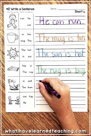 These Short U Phonics Worksheets Give Students Practice Reading And Writing Writing Worksheets Kindergarten Phonics Kindergarten Kindergarten Word Work Centers