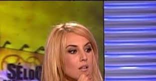 Tengo un máster en tacones y faldas"