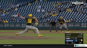 @UIBaseball's video Tweet