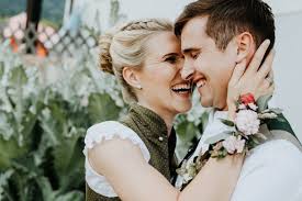 Jahrhundert trachten, militärische zeremonienuniformen und kirchliche gewänder. Hochzeitsdirndl Furs Heiraten In Tracht