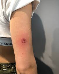 If you are looking for the best arm tattoos, you will love our collection of men's arm tattoo ideas. Red Rose Bulb Tattoo On The Back Of The Right Arm