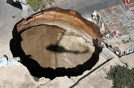 how big is the 2010 guatemalan sinkhole