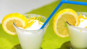 Ecco la ricetta del sorbetto al limone, perfetto da preparare anche senza gelateria. La Ricetta Del Sorbetto Al Limone Senza Gelatiera