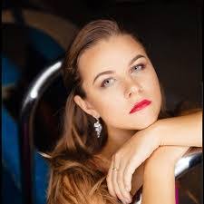 Eliane Souza's Instagram, Twitter & Facebook