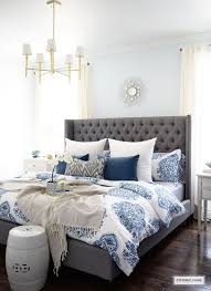 Gorgeous Blue And White Bedroom Featuring Blue And White Bedding Paired With Global Inspired T Blue Master Bedroom Blue And White Bedding Master Bedrooms Decor