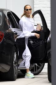 İkizlerin, anneleri jennifer lopez'in sevgilisi ben affleck ile işi geçirdiği de o partide ortaya çıktı. Jennifer Lopez Style Clothes Outfits And Fashion Celebmafia