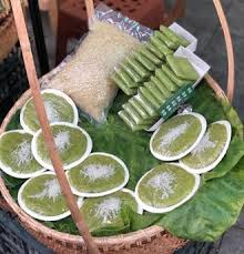 Đầu thu tháng 10, theo chân những gánh hàng rong nồng nàn vị cốm để thưởng  thức món ăn đặc sản Hà Nội