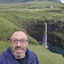 Where can I view puffins along the Oregon coast?