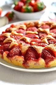 Gateau Aux Fraises Facile En 2020 Gateau Fraise Facile Recette Avec Des Fraises Gateau Fraise