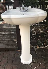 standard scalloped pedestal sink