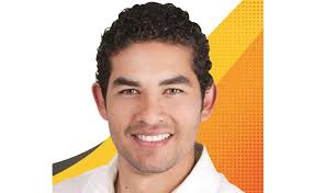 Señalan de acosador a candidato a senador