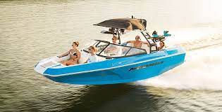 10 Best Boats For Families Boatguide Com In 2020 Best Boats For Families Best Boats Boat