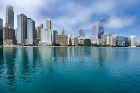 The main structuring device of the park is a set of five. Ohio Street Beach Und Stadtsilhouette Vom Milton Lee Olive Park Chicago Illinois Vereinigte Staaten Tourismus Gebaude Stock Photo 472525258