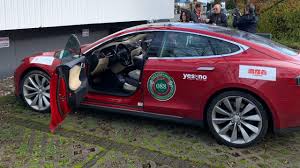 Langstreckenrekord Im Model S Dieser Tesla Fuhr 1 Million Kilometer Autos Fahrzeuge Und Neue Reifen