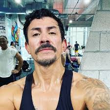 Elvis Rueda's Instagram, Twitter & Facebook