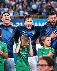 Connu en italie sous le nom d'inno di mameli (« hymne de mameli. Squadra United On Twitter Les Joueurs De La Squadra Azzura Pendant L Hymne Italien