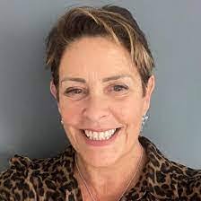 Diana Deighton's Instagram, Twitter & Facebook