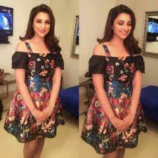 Parineeti Chopra S Dress Is 13 Times Cheaper Than Sister Priyanka Chopra S Pajama times cheaper than sister priyanka