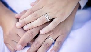 How to wear engagement and wedding rings together. How To Keep Wedding And Engagement Rings Together Happy Wedding App