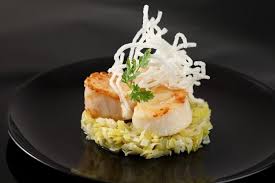 Recette De Noix De Saint Jacques Snackees Fondue De Poireau Vinaigrette A L Huile De Truffe Noire Facile Recette Noix De Saint Jacques Fondue De Poireaux Huile De Truffe