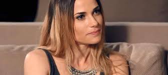 Maybe you would like to learn more about one of these? Instagram Capucine Anav Partage Son Petit Moment Romantique Mce Tv