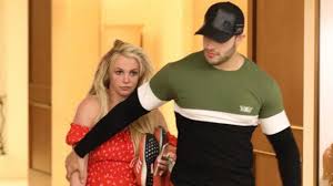 However, sam has managed to win the heart of britney. Britney Spears Spotted With Boyfriend Sam Asghari Outside Health Facility Youtube