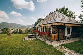 La pension la roata ofrece habitaciones confortables para no fumadores. Vasile Cottage Pensiunea La Roata Cazare In Gura Humorului Bucovina Pensiunea La Roata Cazare In Gura Humorului Bucovina