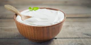Apalagi manfaat yoghurt yang baik untuk diet, mari kita bahas merk yoghurt yang paling bagus yang saya sendiri gemar mengkonsumsi yogurt, selain karena manfaat yoghurt yang baik untuk diet nah, karena terbuat dari susu, tentu saja yogurt mengandung segala kebaikan susu seperti. 2 Manfaat Yogurt Untuk Rawat Rambut Dan Wajah Dream Co Id