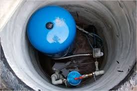 как провести воду в дом из колодца своими руками Kak Sdelat Kesson Dlya Skvazhiny Santehnika Vodosnabzhenie Nasosnaya