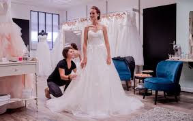 Une robe de mariée paris aux épaules dénudées sur cette robe de marié, la pureté de. Boutique De Mariage La Tessoualle Ma Robe Eseam Cholet 49 44 85 79