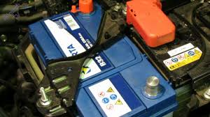 Wie lange hält eine autobatterie,bzw sollte sie schon gewechselt werden? Autobatterie Wechseln