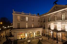 Hotel Fontainebleau Hotel Aigle Noir Vue De Nuit Fontainebleau Hotel Aigle Noir