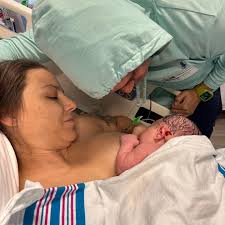 The family love continues to grow. Very excited to watch these two grow  together. Nossa princesa chegou. 💕Hazel Ann Nunes•11/01/2023💕