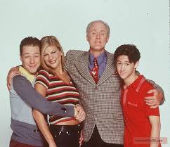 A group of aliens are sent to earth, disguised as a human family, to experience and report life on the third planet from the sun. Pin On Just Celebrities I Love Lol