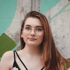 Holly Crowder's Instagram, Twitter & Facebook