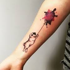 kommt ein mops geflogen niedliches tattoo am unterarm piercing tattoo hund tattoo unterarm tattoo