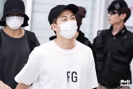 Tinggi x lebar (cm) s = 68 x 100. Bts S Suga Ends All Theories About His Couple Shirts With Rm