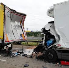 A6 Todliche Unfalle Durch Lkw Bei Mannheim Sandhofen Welt