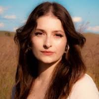 Allison Weintraub's Instagram, Twitter & Facebook