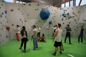 Ab dem 09.06.2021 ist die gesamte kletteranlage wieder für euch öffnen. Bouldern Klettern Ist Breitensport Alpenverein Uberlingen