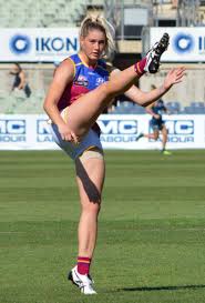 Get all latest news about tayla harris, breaking headlines and top stories, photos & video in real dustin martin is headed for a rumble in the bendigo jungle, with tayla harris, toby mitchell, and jake. Tayla Harris Sexistische Internet Kommentare Sind Sexueller Missbrauch
