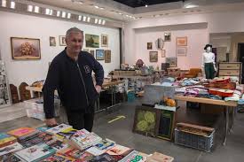 Ils ont la possibilité d'avoir des activités de loisirs en groupe et/ou individuelles. Plaisir Une Boutique Solidaire Emmaus Ouvre Dans La Galerie D Auchan La Gazette De Saint Quentin En Yvelines
