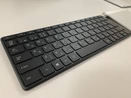 これは要するにWindows向けApple Magic Keyboardだ：なぜ私はマイクロソフト デザイナー コンパクト キーボードを買うまでこんなに悩まなければならなかったのか？  - Hiroki Kaneko - Medium