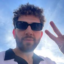 Michael McCubbin (@MikeMcCub)