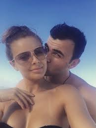 Jun 07, 2021 · speváčka monika bagárová má to šťastie, že sa jej podarilo spojiť príjemné s užitočým a to, čo miluje, ju aj živí. Super Prsia A Dokonale Krivky Male Dievcatko Z Markizackej Superstar Dospelo Galeria Topky Sk