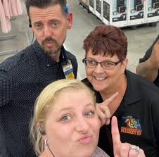 We want to wish Market People Partner, Sandy a Happy 33 Year Anniversary!  That's a MAJOR accomplishment and we are so proud of you! Thank you so much  for your hard work