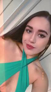 Allison Flores (@allimflores)