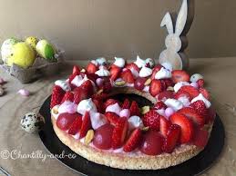 Couronne De Paques A La Fraise Chantilly And Co En 2020 Dessert Couronne De Paques Saison Des Fraises